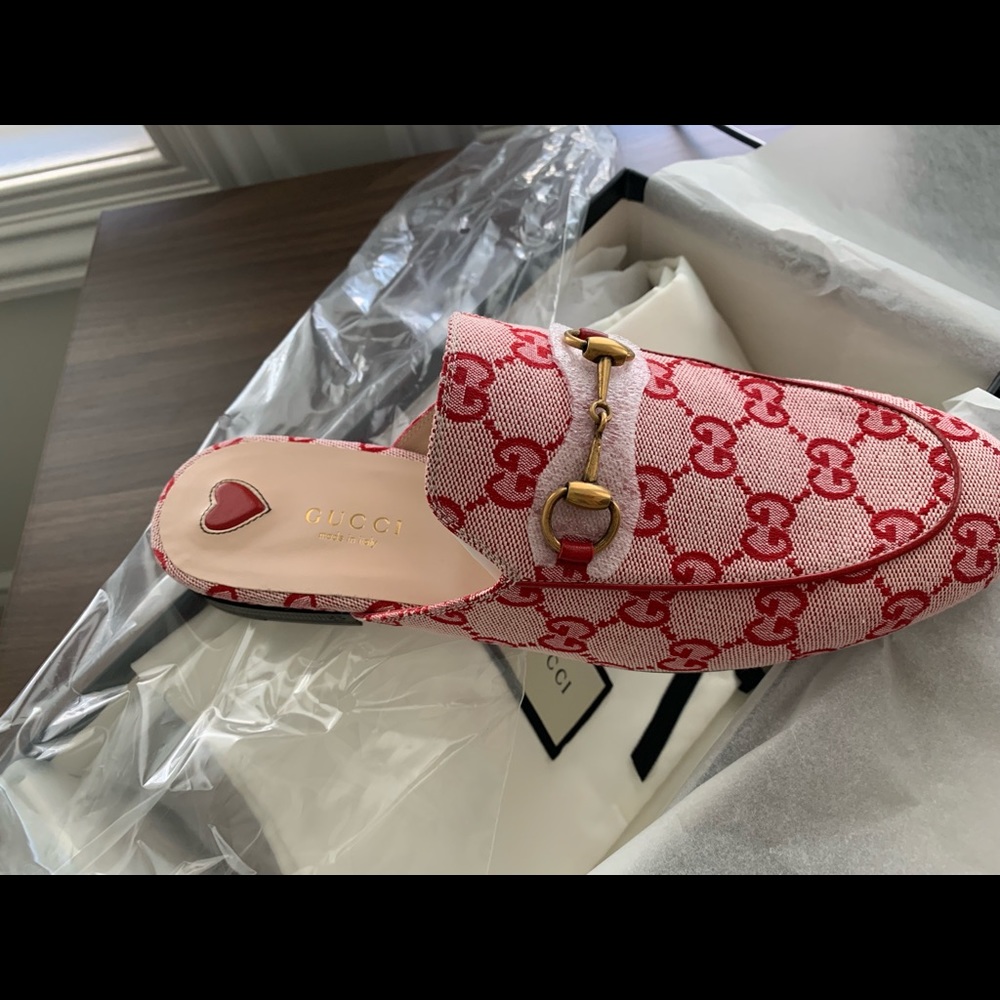 Gucci GG supreme canvas slippers